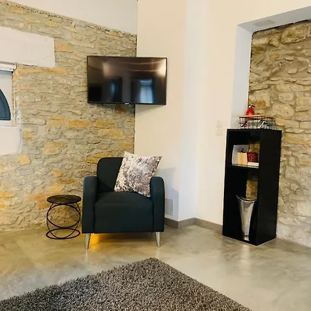 Apartment 45bb